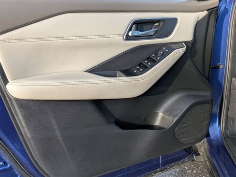 Used 2021 Nissan Rogue SV w/ Premium Package image 9