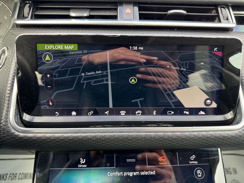 Used 2020 Land Rover Range Rover Velar S image 25