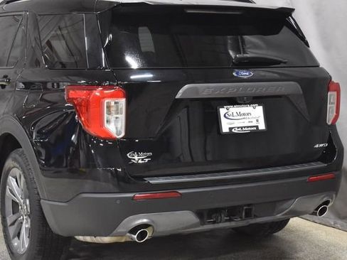 Used 2022 Ford Explorer XLT w/ Equipment Group 202A image 9