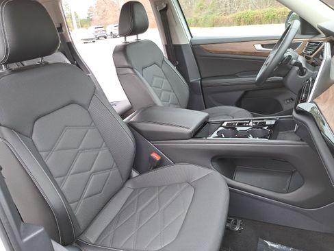 Used 2024 Volkswagen Atlas SE image 10