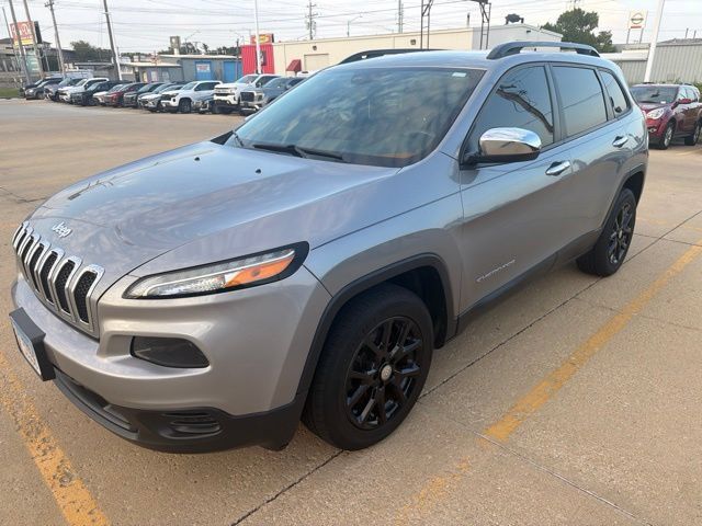 Used 2016 Jeep Cherokee Sport w/ Cold Weather Group FWD image 3
