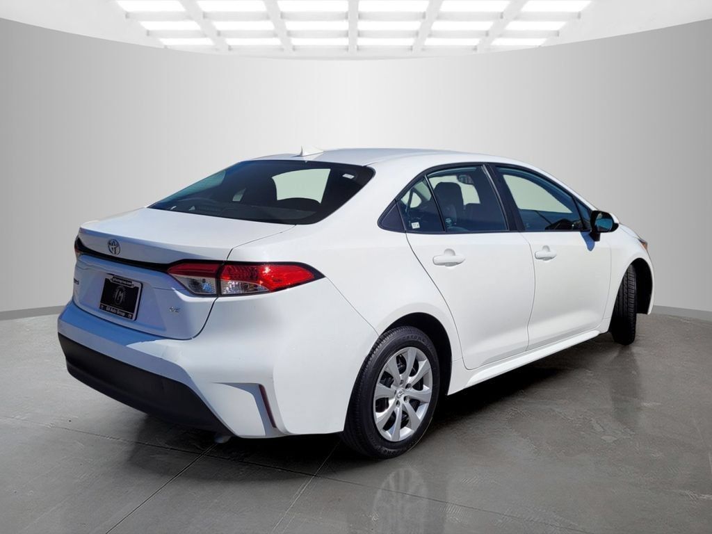 Used 2024 Toyota Corolla LE FWD image 5