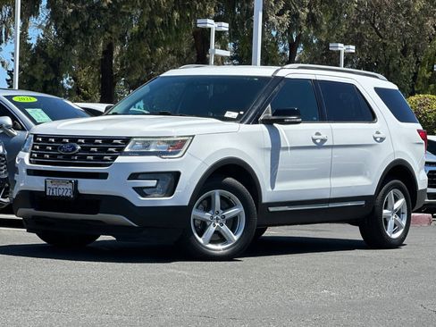 Used 2017 Ford Explorer XLT AWD/4WD image 8