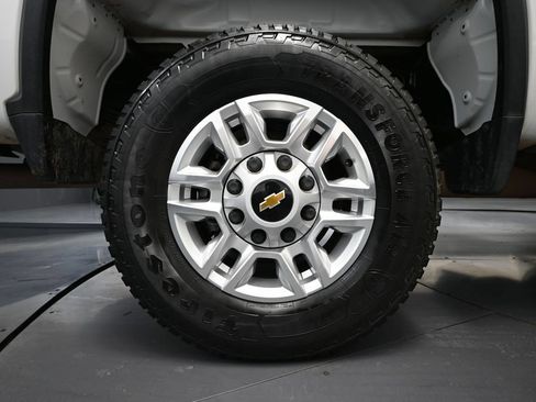 Used 2023 Chevrolet Silverado 2500 LT AWD/4WD image 17