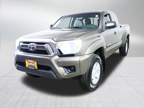 Used 2013 Toyota Tacoma 4x4 Access Cab w/ SR5 Pkg image 3
