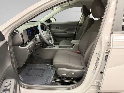 Certified 2025 Hyundai Kona SEL image 9