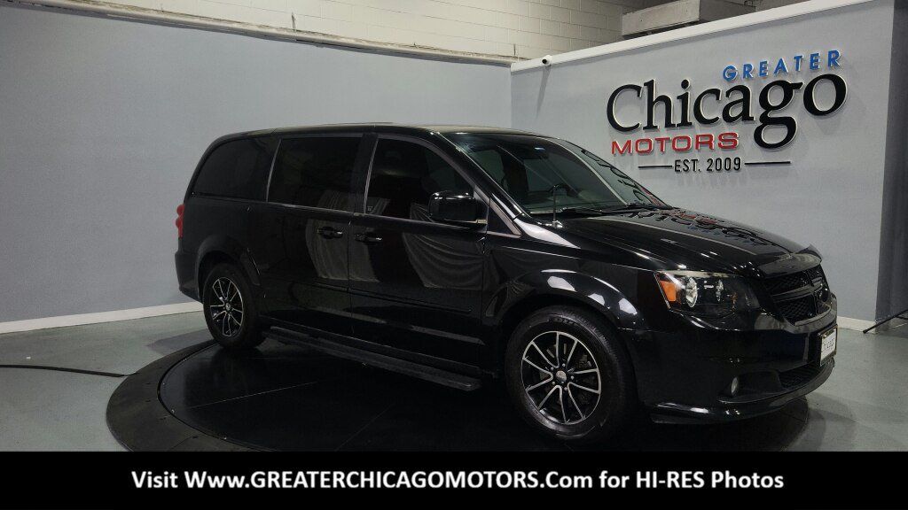 Used 2015 Dodge Grand Caravan SXT w/ Blacktop Package FWD image 2