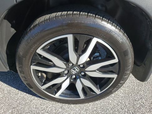 Certified 2022 Honda Pilot Touring image 7