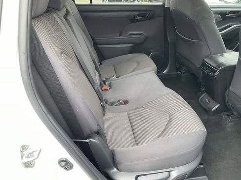 Used 2024 Toyota Highlander LE image 45