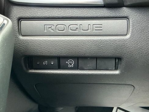 Used 2023 Nissan Rogue S image 39