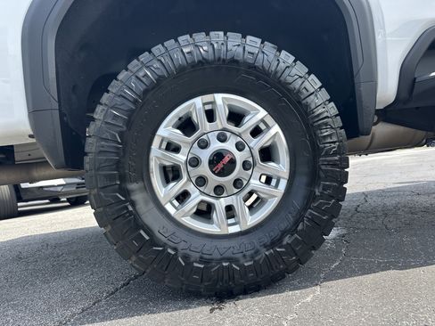 Used 2024 GMC Sierra 2500 SLE w/ SLE Value Package; AWD/4WD image 18