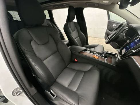 Used 2025 Volvo V60 B5 Cross Country Plus image 23