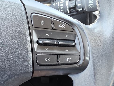 Used 2023 Hyundai Venue Limited FWD image 17