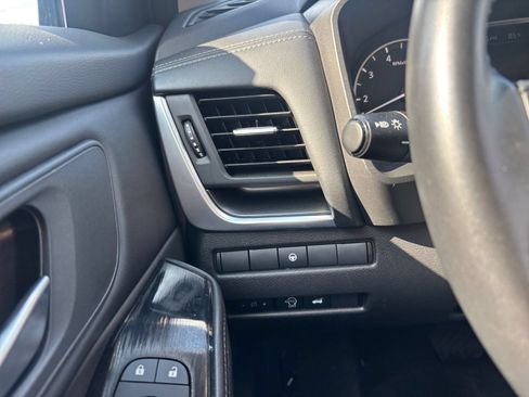 Used 2025 Nissan Rogue SV FWD image 35