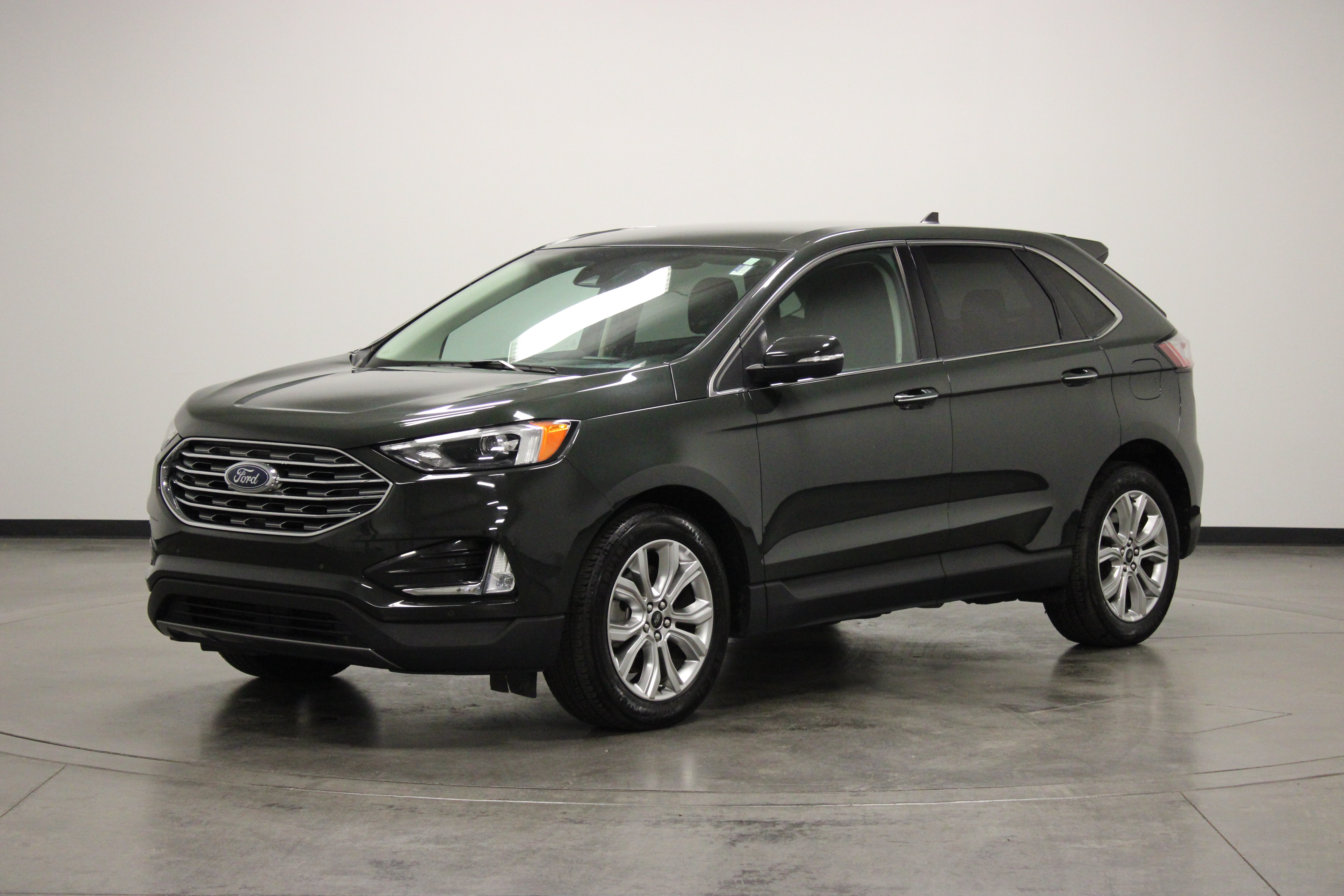 Used 2024 Ford Edge Titanium AWD/4WD image 4