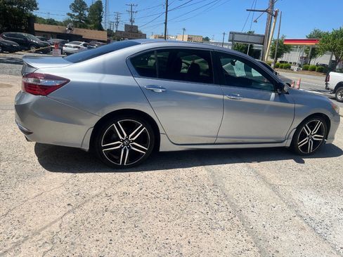 Used 2017 Honda Accord Sport image 5