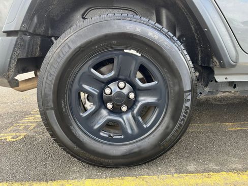 Used 2023 Jeep Wrangler Sport image 29