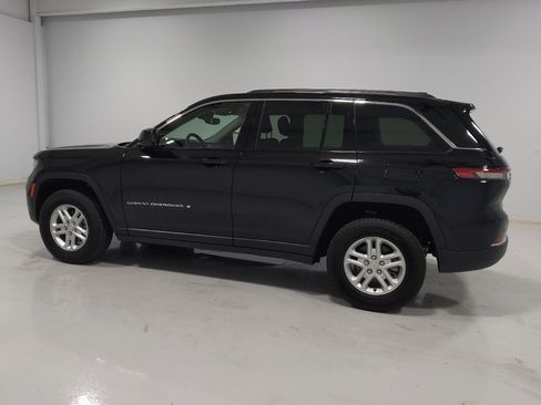 Used 2023 Jeep Grand Cherokee Laredo AWD/4WD image 3
