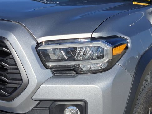 Used 2022 Toyota Tacoma TRD Off-Road image 3