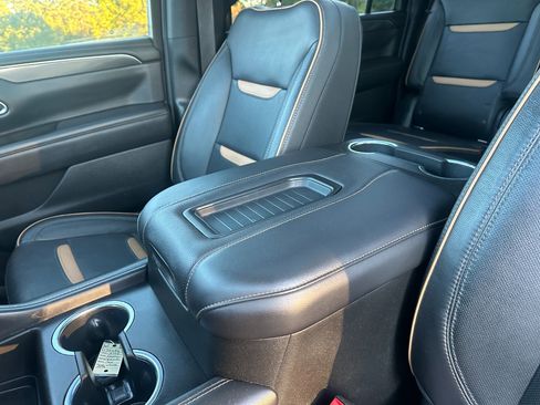 Used 2022 GMC Yukon XL AT4 image 55