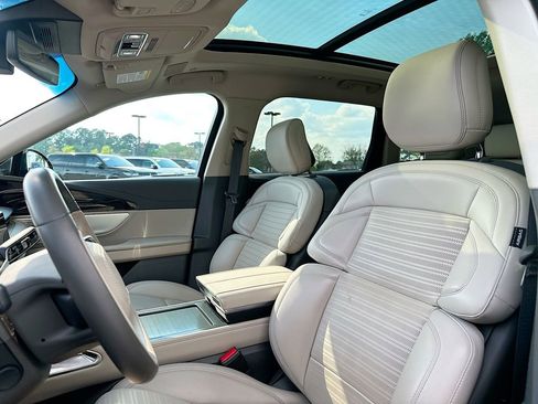 Used 2024 Lincoln Nautilus Reserve w/ Equipment Group 203A image 8