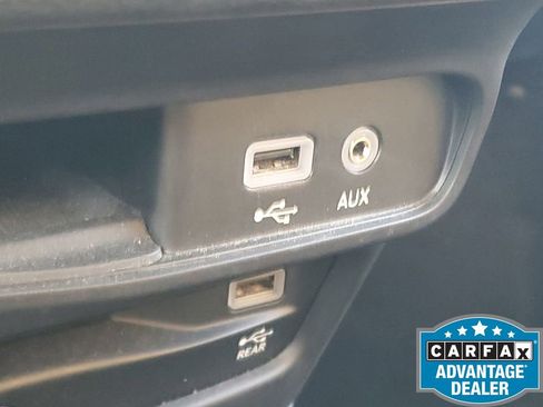 Used 2018 Chrysler Pacifica Limited w/ Tire & Wheel Group image 34