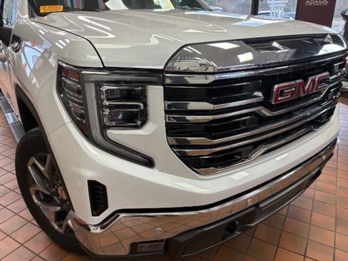 Used 2022 GMC Sierra 1500 SLT w/ SLT Premium Plus Package AWD/4WD image 34