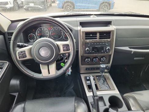 Used 2012 Jeep Liberty Limited image 8