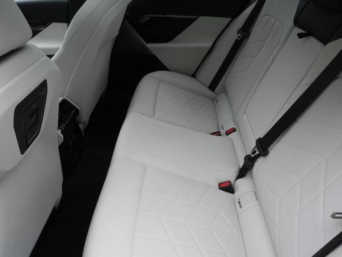 Used 2026 BMW 540i xDrive AWD/4WD image 30