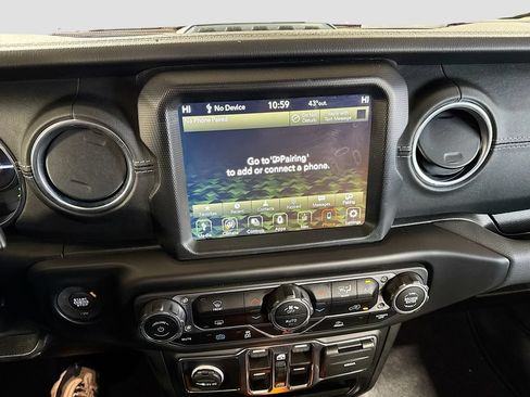 Used 2023 Jeep Wrangler Unlimited Sahara AWD/4WD image 19