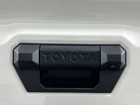 New 2025 Toyota Tacoma TRD Off-Road image 18