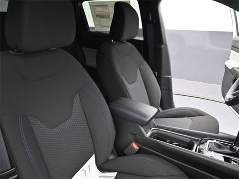 Used 2025 Jeep Compass Sport image 13