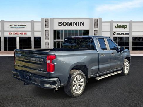 Used 2019 Chevrolet Silverado 1500 Custom w/ Custom Value Package image 3