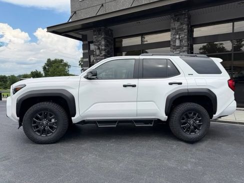 Used 2026 Toyota 4Runner SR5 AWD/4WD image 19