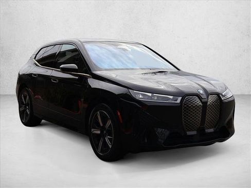 Used 2023 BMW iX xDrive50 w/ Sport Package AWD/4WD image 3