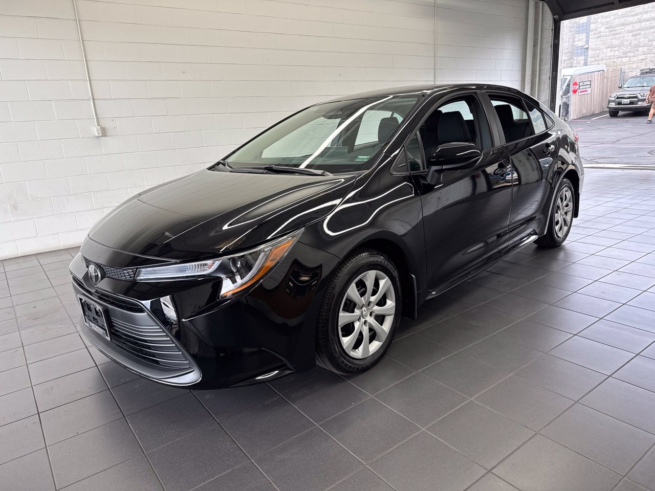 Used 2026 Toyota Corolla LE FWD image 4