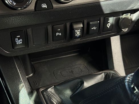 Certified 2020 Toyota Tacoma TRD Off-Road w/ Technology Package image 31