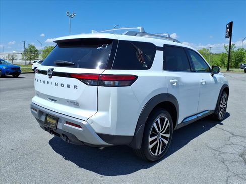 Certified 2025 Nissan Pathfinder Platinum w/ Cargo Package AWD/4WD image 16