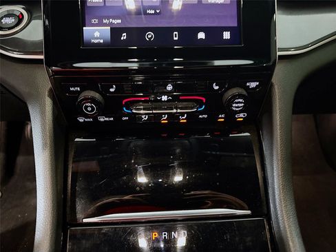 Used 2022 Jeep Grand Cherokee L Laredo RWD image 12