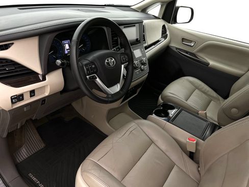 Used 2016 Toyota Sienna XLE w/ Protection Package FWD image 12
