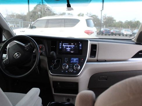 Used 2016 Toyota Sienna LE image 14
