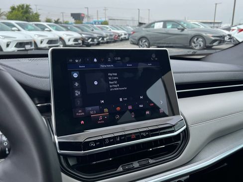 Used 2025 Jeep Compass Limited image 20