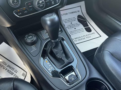 Used 2019 Jeep Cherokee Limited AWD/4WD image 28