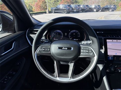 New 2025 Jeep Grand Cherokee Limited image 24