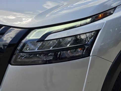 Used 2024 Nissan Pathfinder SV w/ SV Premium Package FWD image 8