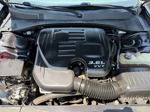 Used 2019 Chrysler 300 S AWD/4WD image 32