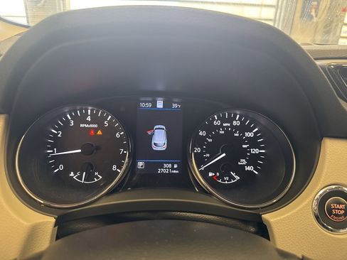 Used 2022 Nissan Rogue Sport SL w/ Premium Package image 2