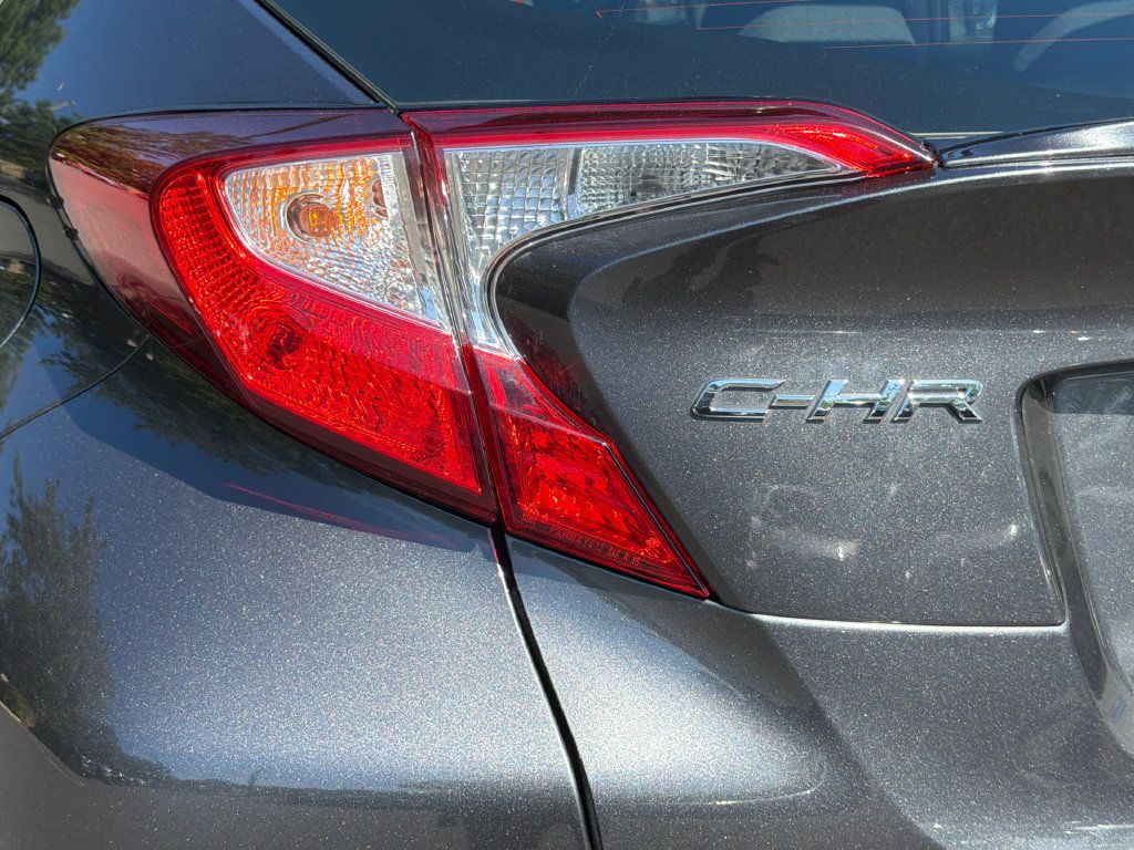 Used 2018 Toyota C-HR XLE FWD image 5