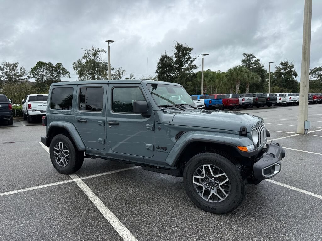 Used 2026 Jeep Wrangler Unlimited Sahara AWD/4WD image 1