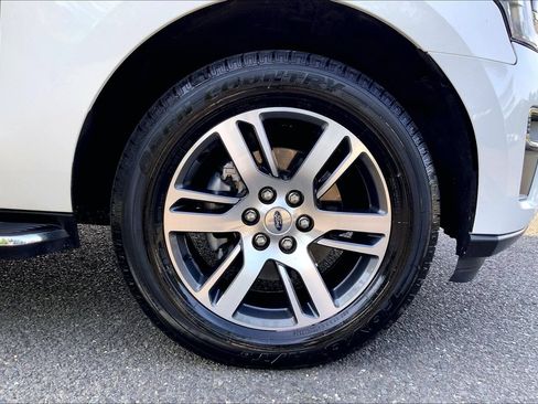 Used 2022 Ford Expedition Limited AWD/4WD image 10